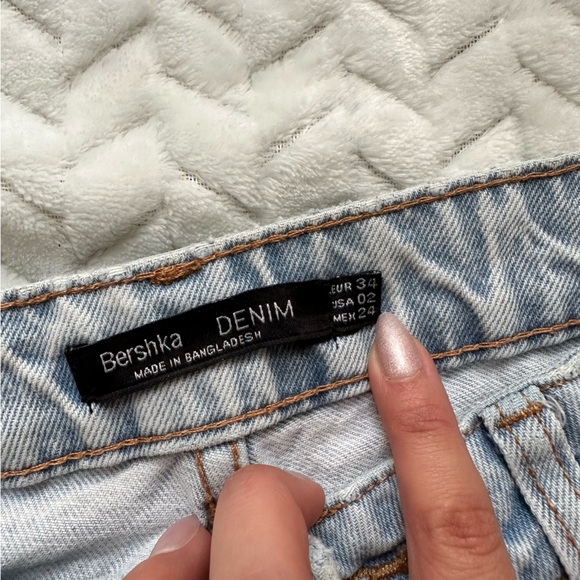 Light Wash High Rise Jeans - Picture 4 of 4